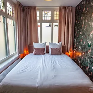 Oosterhouse Apartment